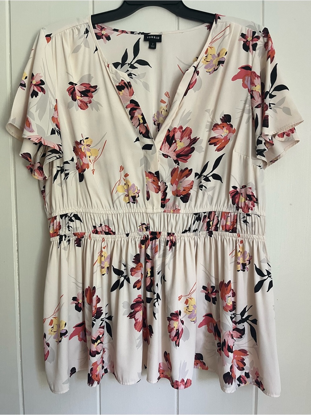 Torrid Cream Floral Peplum Blouse Flutter Sleeve, Size 2/2x - Picture 2 of 7